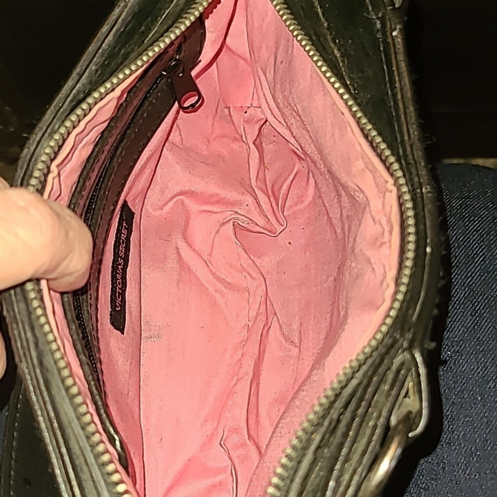 Victoria Secret black bag. Pink lining.. L. 10"X6"X2" 10" Drop.(#1453A) GUC. - Picture 10 of 16